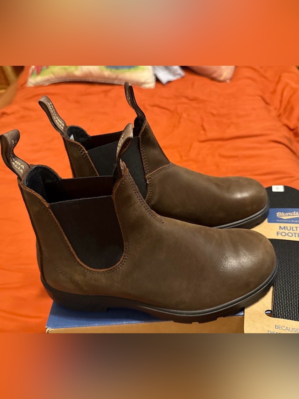 Blundstone women Chukka Boots in Brown with Black Elastic size 9
